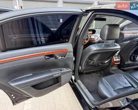 Чорний Мерседес С Клас, об'ємом двигуна 5.5 л та пробігом 375 тис. км за 10200 $, фото 16 на Automoto.ua