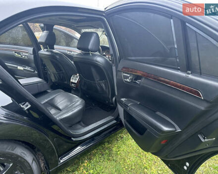 Черный Мерседес С Класс, объемом двигателя 5.46 л и пробегом 297 тыс. км за 9700 $, фото 16 на Automoto.ua