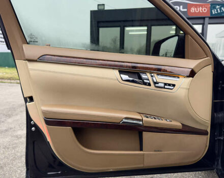 Чорний Мерседес С Клас, об'ємом двигуна 5.51 л та пробігом 193 тис. км за 12700 $, фото 27 на Automoto.ua