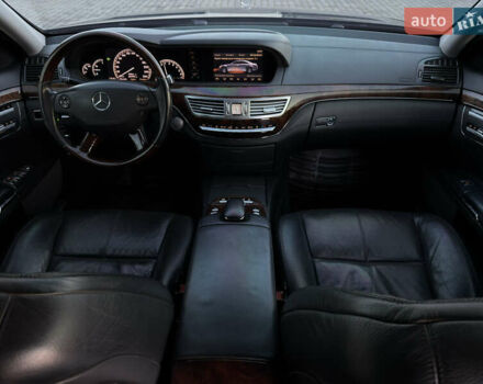 Чорний Мерседес С Клас, об'ємом двигуна 5.46 л та пробігом 224 тис. км за 11200 $, фото 13 на Automoto.ua