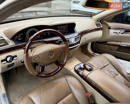 Чорний Мерседес С Клас, об'ємом двигуна 5.51 л та пробігом 193 тис. км за 12700 $, фото 31 на Automoto.ua
