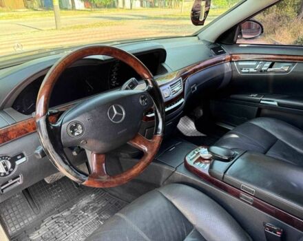 Черный Мерседес С Класс, объемом двигателя 5.5 л и пробегом 271 тыс. км за 8500 $, фото 11 на Automoto.ua