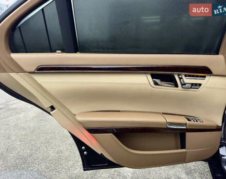 Чорний Мерседес С Клас, об'ємом двигуна 5.51 л та пробігом 193 тис. км за 12700 $, фото 34 на Automoto.ua