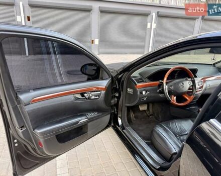 Чорний Мерседес С Клас, об'ємом двигуна 5.5 л та пробігом 375 тис. км за 10200 $, фото 17 на Automoto.ua