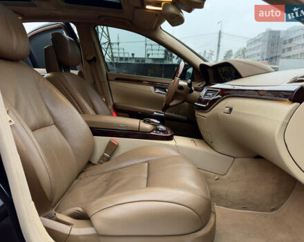 Чорний Мерседес С Клас, об'ємом двигуна 5.51 л та пробігом 193 тис. км за 12700 $, фото 49 на Automoto.ua