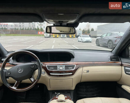 Черный Мерседес С Класс, объемом двигателя 5.5 л и пробегом 248 тыс. км за 13100 $, фото 21 на Automoto.ua