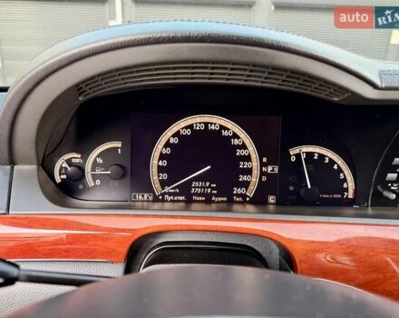 Чорний Мерседес С Клас, об'ємом двигуна 5.5 л та пробігом 375 тис. км за 10200 $, фото 22 на Automoto.ua