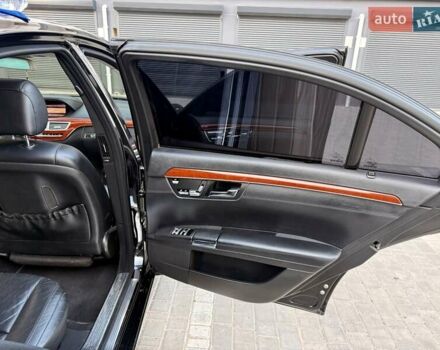 Чорний Мерседес С Клас, об'ємом двигуна 5.5 л та пробігом 375 тис. км за 10200 $, фото 13 на Automoto.ua