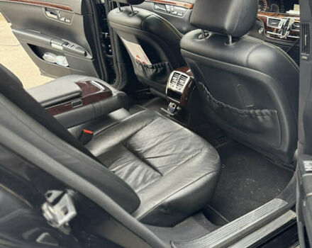 Чорний Мерседес С Клас, об'ємом двигуна 5.5 л та пробігом 390 тис. км за 10999 $, фото 18 на Automoto.ua