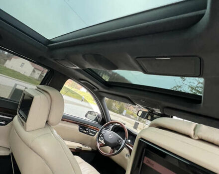 Черный Мерседес С Класс, объемом двигателя 5.51 л и пробегом 189 тыс. км за 12000 $, фото 9 на Automoto.ua