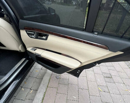 Черный Мерседес С Класс, объемом двигателя 5.51 л и пробегом 189 тыс. км за 12000 $, фото 8 на Automoto.ua