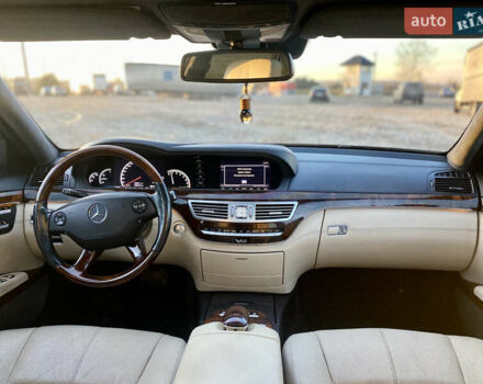 Черный Мерседес С Класс, объемом двигателя 5.51 л и пробегом 215 тыс. км за 12499 $, фото 55 на Automoto.ua