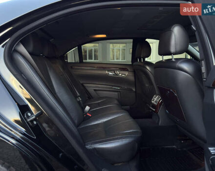 Чорний Мерседес С Клас, об'ємом двигуна 5.46 л та пробігом 224 тис. км за 11200 $, фото 23 на Automoto.ua
