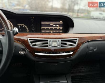 Черный Мерседес С Класс, объемом двигателя 5.4 л и пробегом 425 тыс. км за 11500 $, фото 20 на Automoto.ua