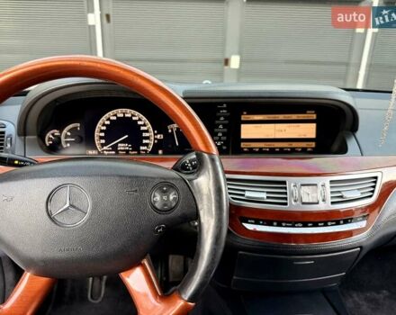 Чорний Мерседес С Клас, об'ємом двигуна 5.5 л та пробігом 375 тис. км за 10200 $, фото 20 на Automoto.ua