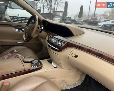 Черный Мерседес С Класс, объемом двигателя 5.44 л и пробегом 227 тыс. км за 11000 $, фото 16 на Automoto.ua