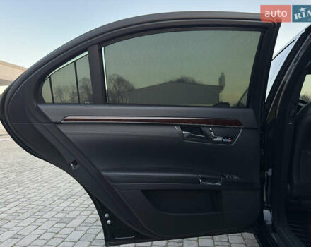 Чорний Мерседес С Клас, об'ємом двигуна 5.46 л та пробігом 224 тис. км за 11200 $, фото 94 на Automoto.ua