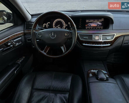 Чорний Мерседес С Клас, об'ємом двигуна 5.46 л та пробігом 224 тис. км за 11200 $, фото 10 на Automoto.ua