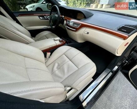 Чорний Мерседес С Клас, об'ємом двигуна 5.46 л та пробігом 241 тис. км за 9999 $, фото 37 на Automoto.ua