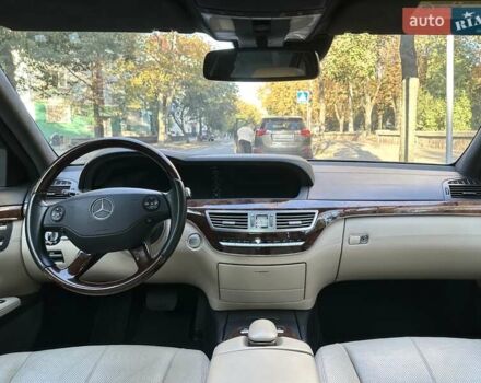 Мерседес С Класс 2006 в Киеве на Automoto.ua Черный Мерседес С Класс, объемом двигателя 5.46 л и пробегом 222 тыс. км за 19000 $, фото 5 на Automoto.ua