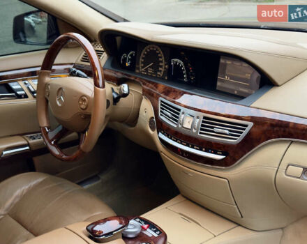 Чорний Мерседес С Клас, об'ємом двигуна 5.51 л та пробігом 193 тис. км за 12700 $, фото 52 на Automoto.ua