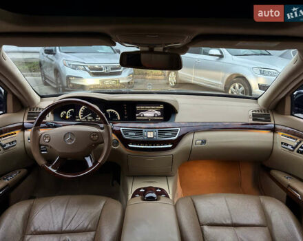 Чорний Мерседес С Клас, об'ємом двигуна 5.51 л та пробігом 193 тис. км за 12700 $, фото 55 на Automoto.ua