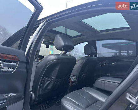 Черный Мерседес С Класс, объемом двигателя 5.46 л и пробегом 297 тыс. км за 9700 $, фото 17 на Automoto.ua