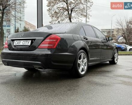Черный Мерседес С Класс, объемом двигателя 5.4 л и пробегом 425 тыс. км за 11500 $, фото 6 на Automoto.ua