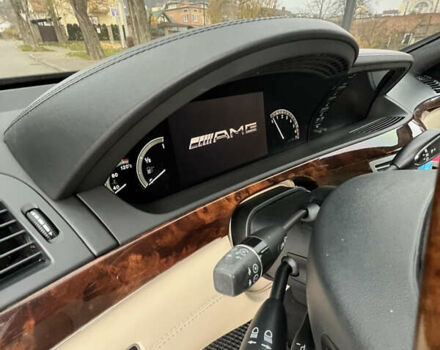 Черный Мерседес С Класс, объемом двигателя 5.51 л и пробегом 189 тыс. км за 12000 $, фото 14 на Automoto.ua