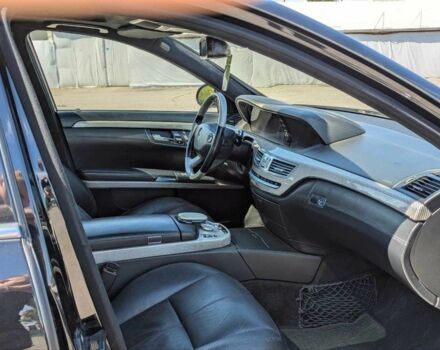 Черный Мерседес С Класс, объемом двигателя 5.5 л и пробегом 217 тыс. км за 10999 $, фото 8 на Automoto.ua