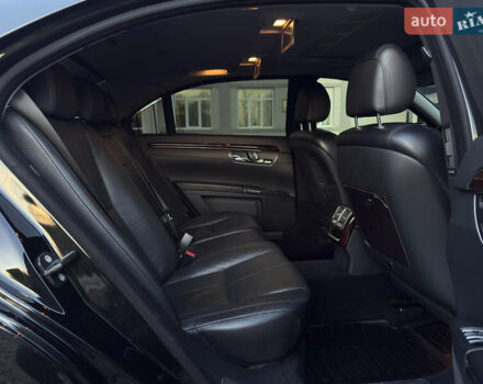 Чорний Мерседес С Клас, об'ємом двигуна 5.46 л та пробігом 224 тис. км за 11200 $, фото 28 на Automoto.ua