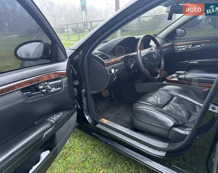 Черный Мерседес С Класс, объемом двигателя 5.46 л и пробегом 297 тыс. км за 9700 $, фото 14 на Automoto.ua
