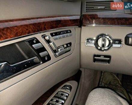 Чорний Мерседес С Клас, об'ємом двигуна 5.5 л та пробігом 168 тис. км за 15000 $, фото 4 на Automoto.ua