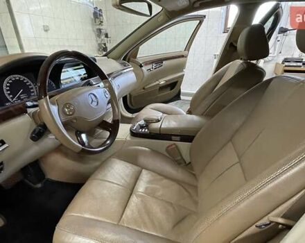 Черный Мерседес С Класс, объемом двигателя 3.5 л и пробегом 330 тыс. км за 12000 $, фото 1 на Automoto.ua