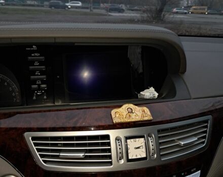 Чорний Мерседес С Клас, об'ємом двигуна 5.5 л та пробігом 168 тис. км за 15000 $, фото 7 на Automoto.ua