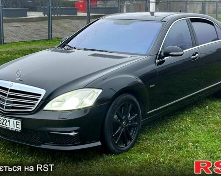 Черный Мерседес С Класс, объемом двигателя 5.5 л и пробегом 297 тыс. км за 15000 $, фото 1 на Automoto.ua