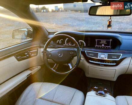Черный Мерседес С Класс, объемом двигателя 5.51 л и пробегом 215 тыс. км за 12499 $, фото 54 на Automoto.ua