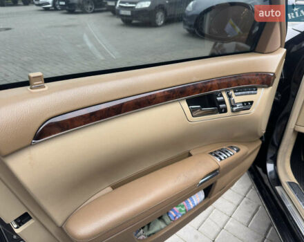 Черный Мерседес С Класс, объемом двигателя 5.44 л и пробегом 227 тыс. км за 11000 $, фото 23 на Automoto.ua