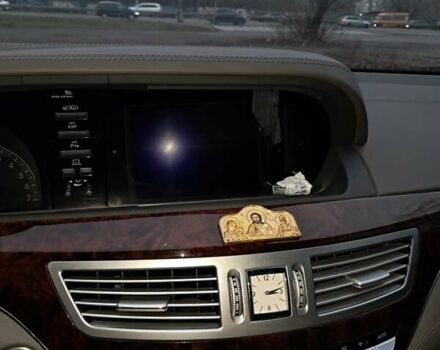 Чорний Мерседес С Клас, об'ємом двигуна 5.5 л та пробігом 168 тис. км за 15000 $, фото 6 на Automoto.ua