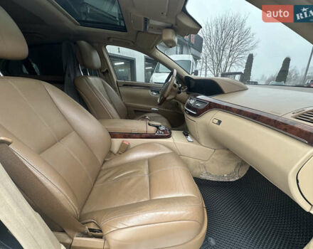 Черный Мерседес С Класс, объемом двигателя 5.44 л и пробегом 227 тыс. км за 11000 $, фото 12 на Automoto.ua