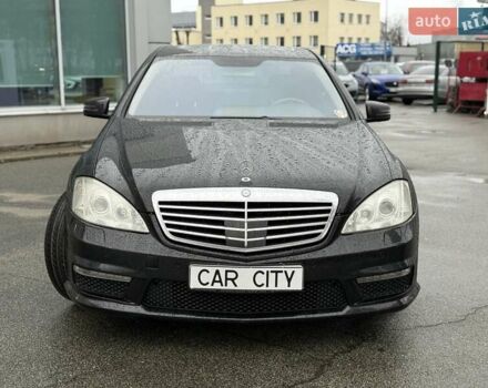 Черный Мерседес С Класс, объемом двигателя 5.4 л и пробегом 425 тыс. км за 11500 $, фото 1 на Automoto.ua