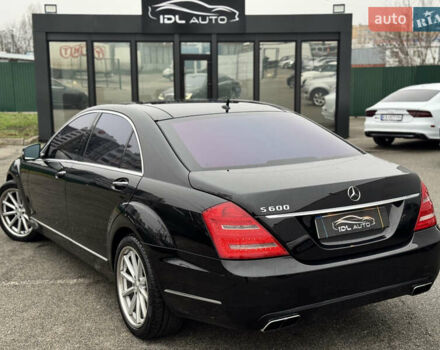 Чорний Мерседес С Клас, об'ємом двигуна 5.51 л та пробігом 193 тис. км за 12700 $, фото 19 на Automoto.ua