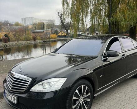 Черный Мерседес С Класс, объемом двигателя 5.51 л и пробегом 189 тыс. км за 12000 $, фото 1 на Automoto.ua