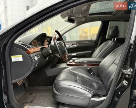 Черный Мерседес С Класс, объемом двигателя 5.4 л и пробегом 425 тыс. км за 11500 $, фото 14 на Automoto.ua