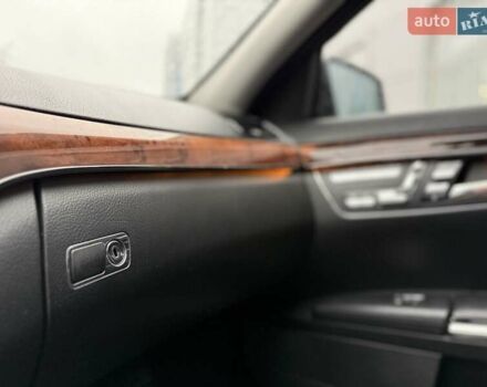 Черный Мерседес С Класс, объемом двигателя 5.4 л и пробегом 425 тыс. км за 11500 $, фото 21 на Automoto.ua