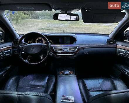 Черный Мерседес С Класс, объемом двигателя 5.5 л и пробегом 380 тыс. км за 9400 $, фото 7 на Automoto.ua