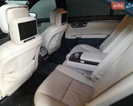 Черный Мерседес С Класс, объемом двигателя 5.5 л и пробегом 350 тыс. км за 10000 $, фото 2 на Automoto.ua