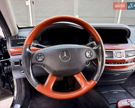 Чорний Мерседес С Клас, об'ємом двигуна 5.5 л та пробігом 375 тис. км за 10200 $, фото 19 на Automoto.ua