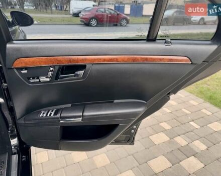 Чорний Мерседес С Клас, об'ємом двигуна 3.5 л та пробігом 212 тис. км за 8999 $, фото 60 на Automoto.ua