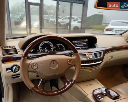 Чорний Мерседес С Клас, об'ємом двигуна 5.51 л та пробігом 193 тис. км за 12700 $, фото 58 на Automoto.ua